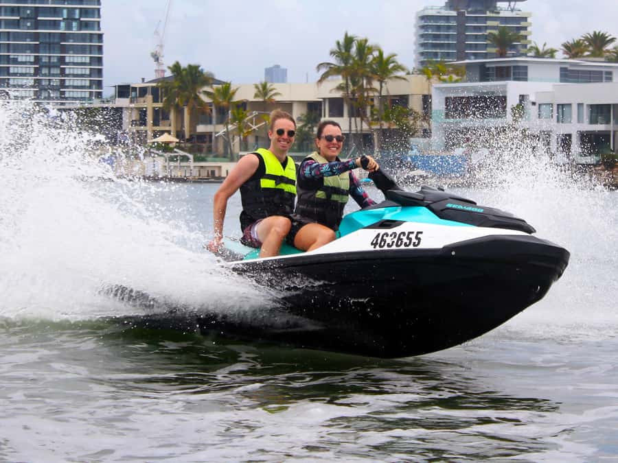 Surfers Paradise: Parasailing and Jet Ski Tour Package - Switching locations: the part that can make or break your timing