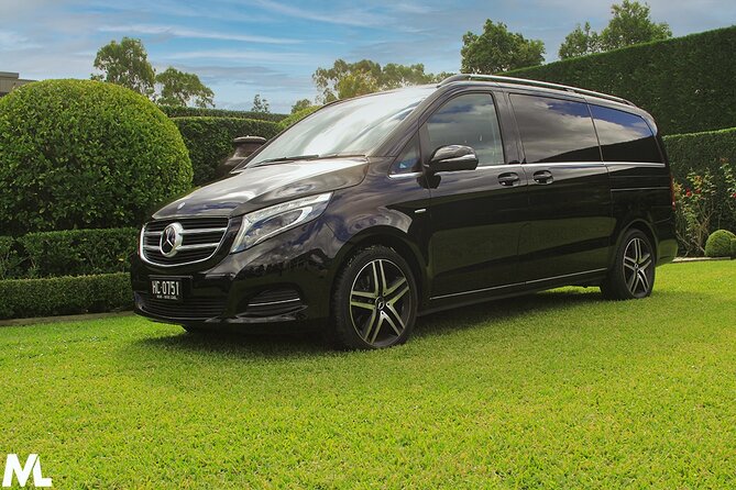 Sydney Airport to Sydney CBD shared ride seat in vehicle shuttle transfer - Driver Help and Local Tips Without the Tour Overhead