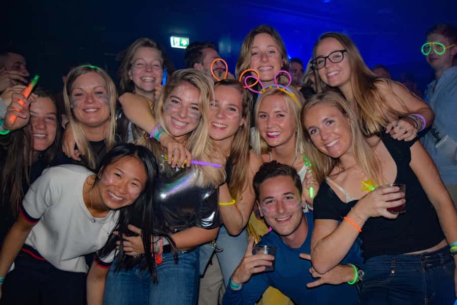 Sydney: Big Night Out Pub Crawl with Local Party Hosts - 3 Wise Monkeys Pub (Spirits Hour): A Social First Real Stop