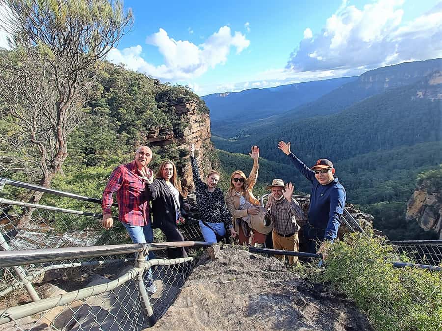 Sydney: Blue Mountains Late Start: Walks, Wildlife & Dinner - Megalong Valley wildlife viewing, then dinner in the mountains