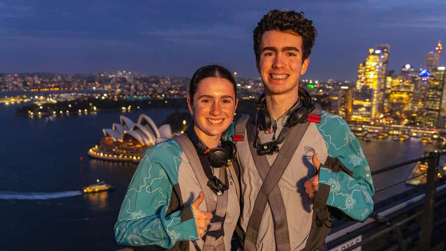 Sydney: BridgeClimb Sydney Harbour Summit Night - The climb leader experience, from humor to history to calm