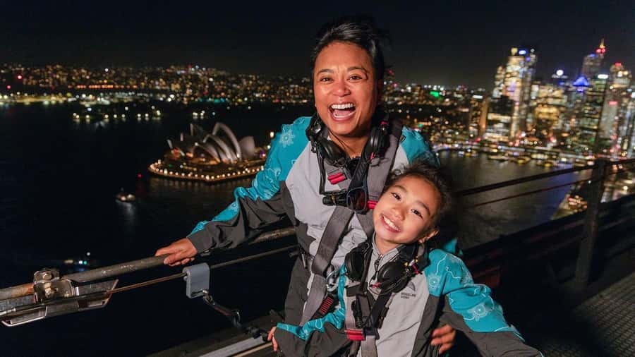 Sydney: BridgeClimb Sydney Harbour Summit Night - What to wear and bring for a comfortable night climb