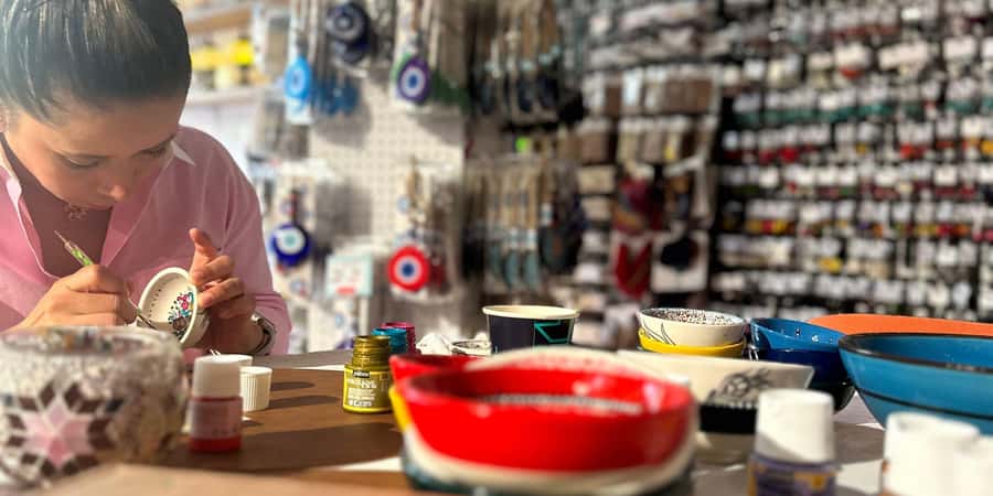 Sydney: Ceramic Plates & Bowls Paint and Sip Classes - A chill Sydney art night with real take-home results