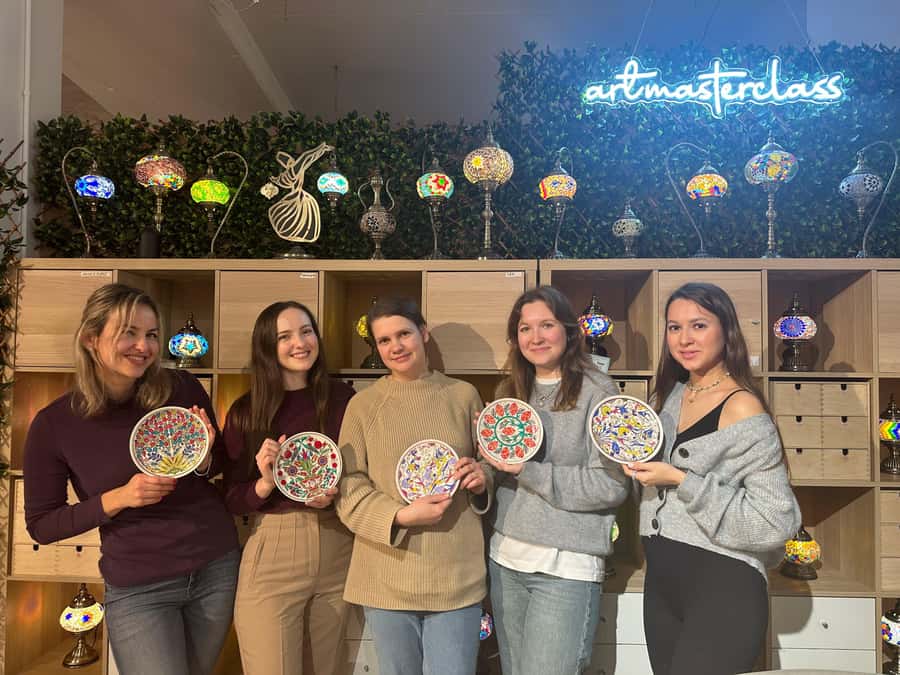 Sydney: Ceramic Plates & Bowls Paint and Sip Classes - Who should book this Paint and Sip class