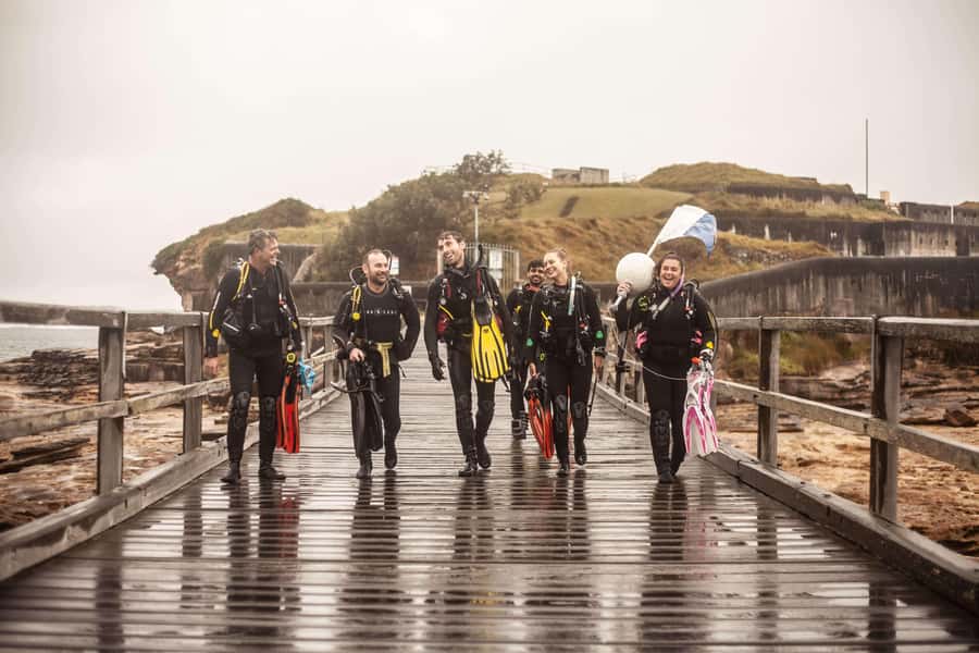 Sydney: Discover Scuba Dive at Australia's most Iconic Beach - Getting Ready At The Bondi Meeting Point