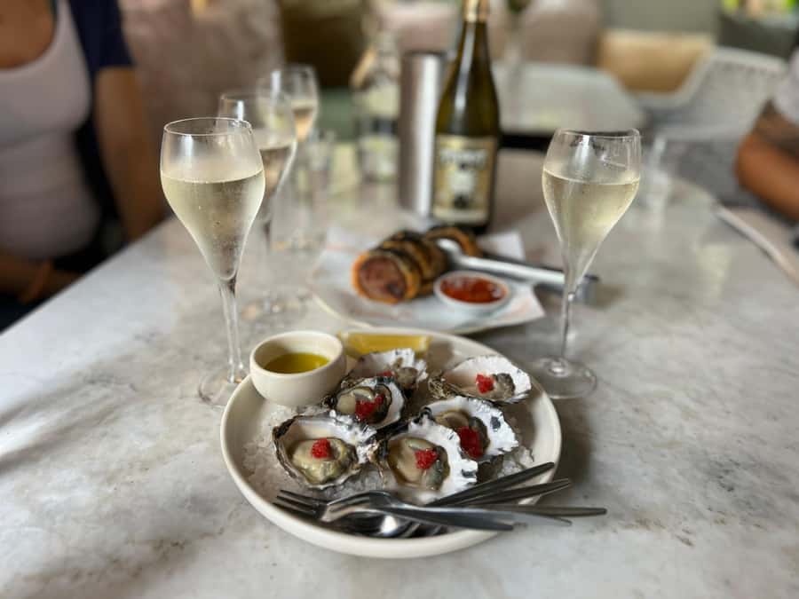 Sydney: Food Tour in Surry Hills with 8 Local Food Tastings - Meeting at M1 Oxford Street, then switching to walking mode