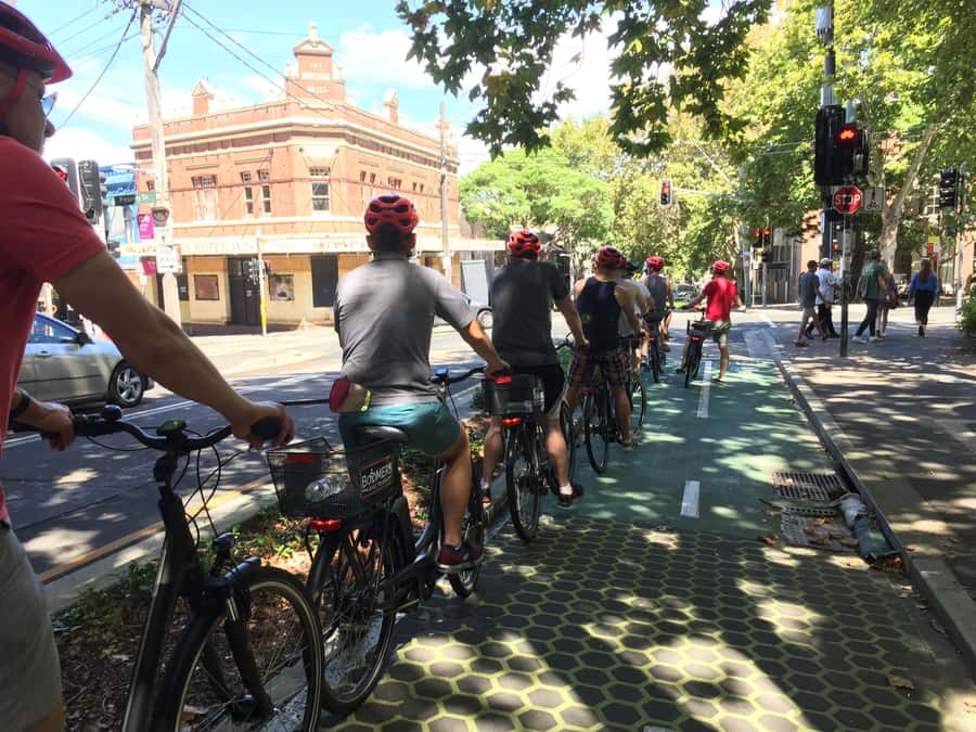 Sydney: Guided Harbour E-Bike Tour - Arriving in Darlinghurst and rolling out with Grant or Linda