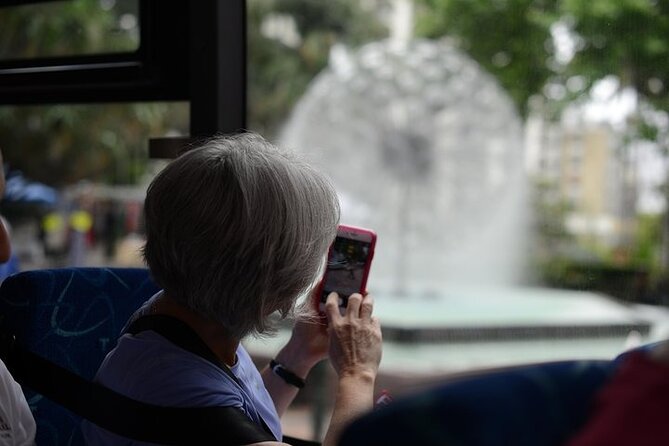 Sydney Guided Sightseeing Bus Tour - Mrs Macquarie’s Photo Stops and Fort Denison in Minutes