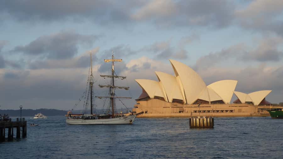 Sydney: Harbor Sunset Cruise with Dinner - Why 90 minutes at twilight feels just right