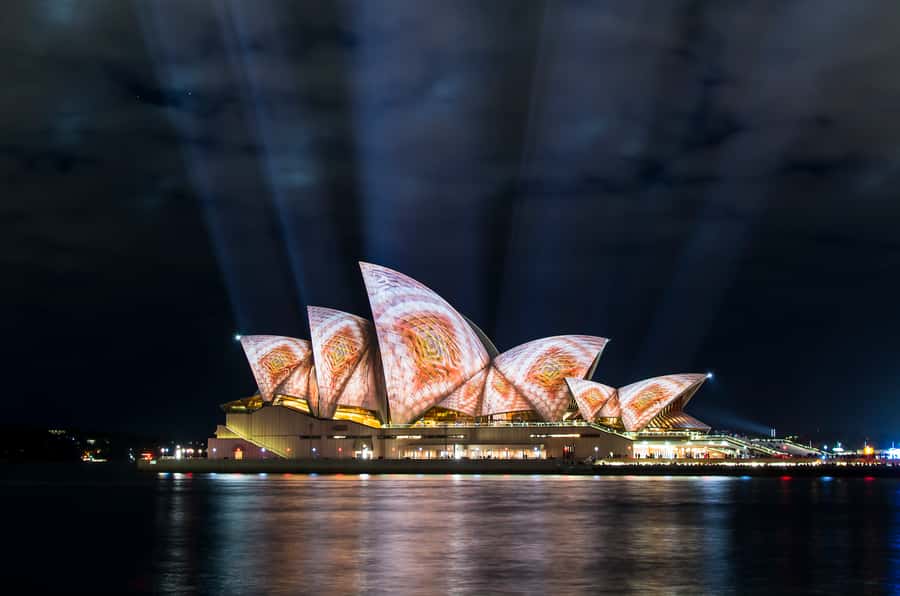 Sydney Harbour: 30 Minute Slow Jet Boat Vivid Cruise - Photo opportunities: why the 360° view matters more than you think