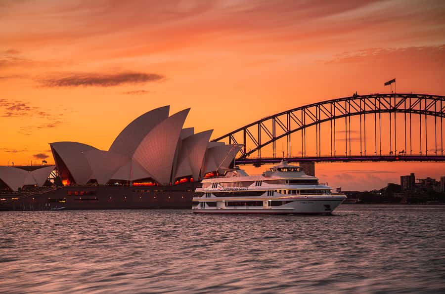Sydney: Harbour Dinner Cruise with 3, 4 or 6-Course Menu - MV Sydney 2000: What the Super-Cruiser Brings to the Night