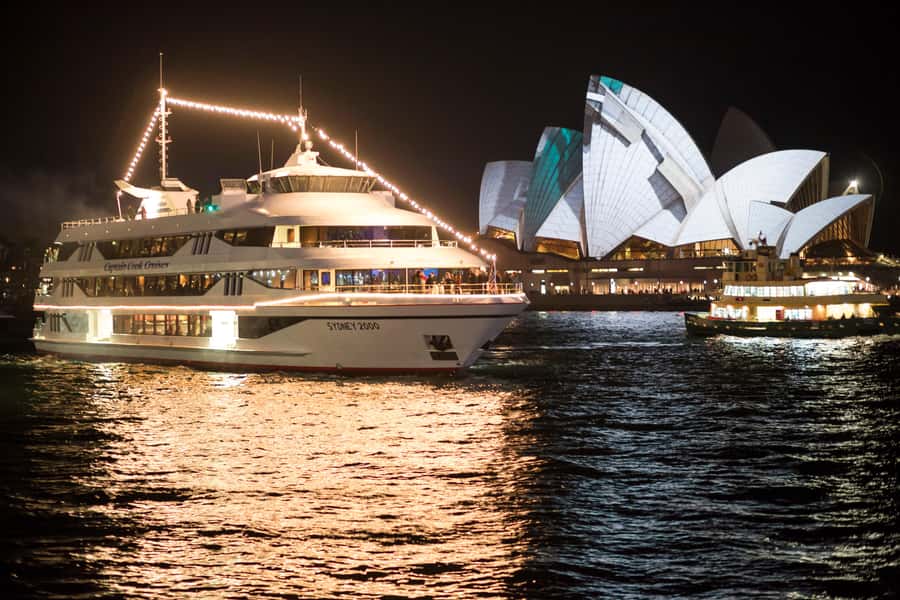 Sydney: Harbour Dinner Cruise with 3, 4 or 6-Course Menu - Service Style: 5-Star Feel With a Calm, Organized Pace