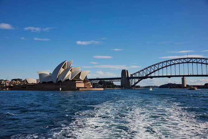 Sydney Harbour Discovery Cruise Including Lunch - Past the Opera House: choosing the right angles
