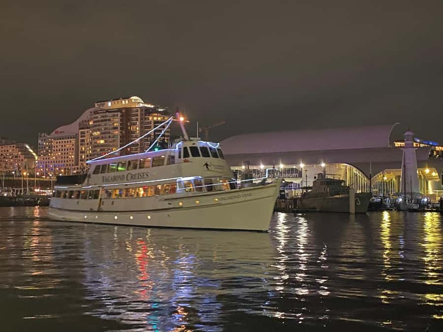 Sydney Harbour: Latin Fiesta Dinner Cruise - Dinner and licensed bar: how the meal fits a party cruise