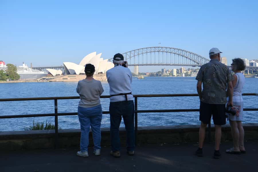 Sydney Harbour to Bondi: Small Group Half–Day Experience - Dover Heights, Double Bay, Kings Cross, and Mrs Macquarie’s Point on the way back