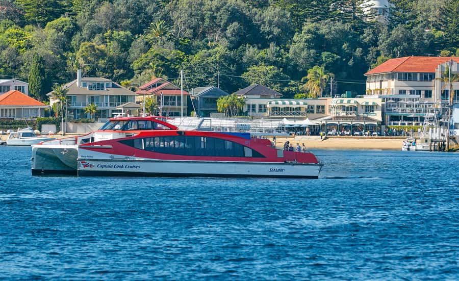 Sydney: Hop-on Hop-off Harbour Cruise with Commentary - Watsons Bay: Doyles seafood, waterfront pubs, and a scenic short walk