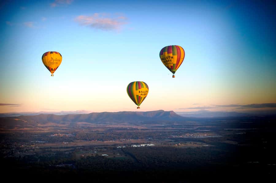 Sydney: Hunter Valley Sunrise Balloon Flight with Transfer - Sydney hotel pickup, then the 2.5-hour ride to Hunter Valley