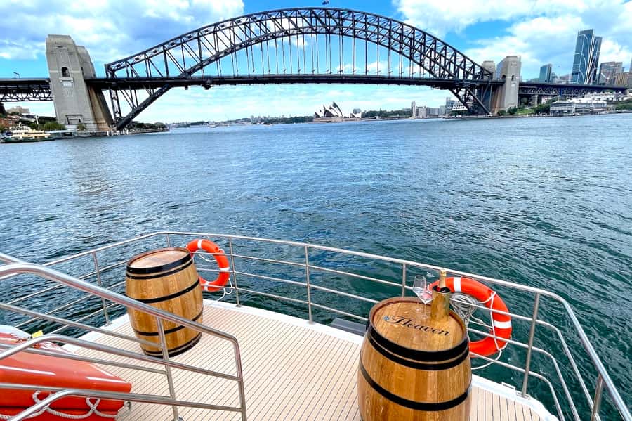 Sydney: Intimate Vivid Harbour Cruise with Canapes - How the canapes and drink change the whole vibe