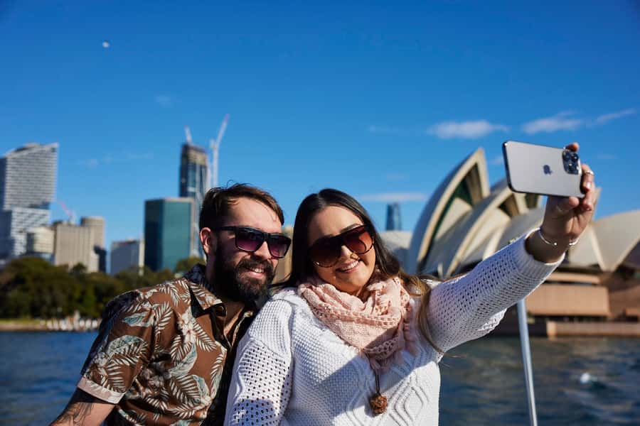 Sydney: Morning Sightseeing Bus to Bondi with Lunch Cruise - A mini-bus day that strings Sydney together without the stress