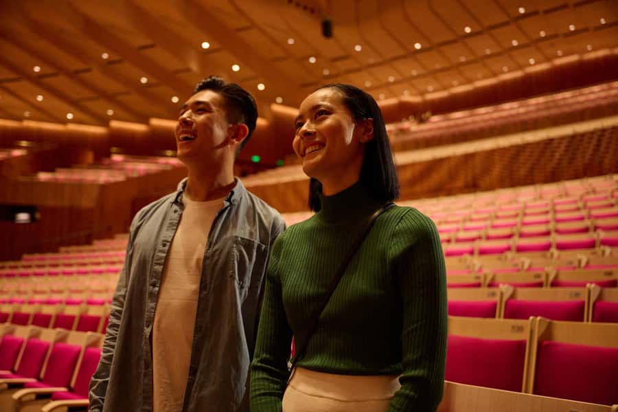Sydney: Opera House Guided Tour In Your Language - Finding the Welcome Center and keeping the tour simple