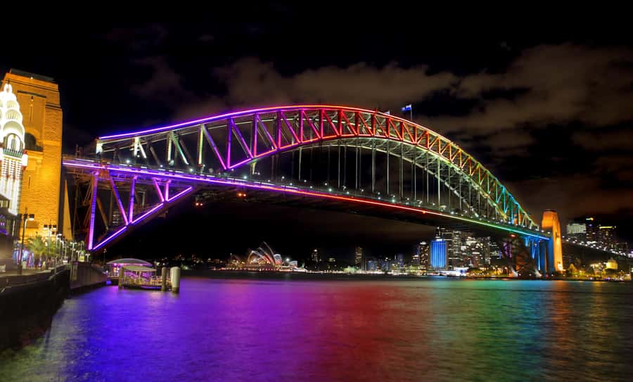 Sydney: Premium Catamaran Vivid Cruise with Welcome Drink - Key highlights for your Vivid Sydney evening