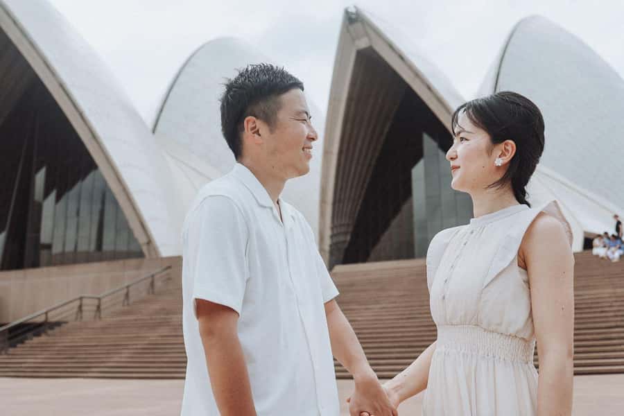 Sydney: Private Photoshoot outside the Opera House - What the 30 to 45 minute session actually feels like