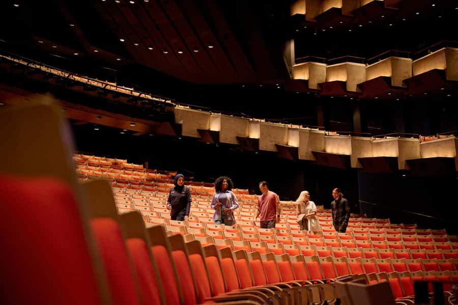 Sydney: Sydney Opera House VIP Backstage Tour and Breakfast - Guides and insider stories: why the tour depends on your guide