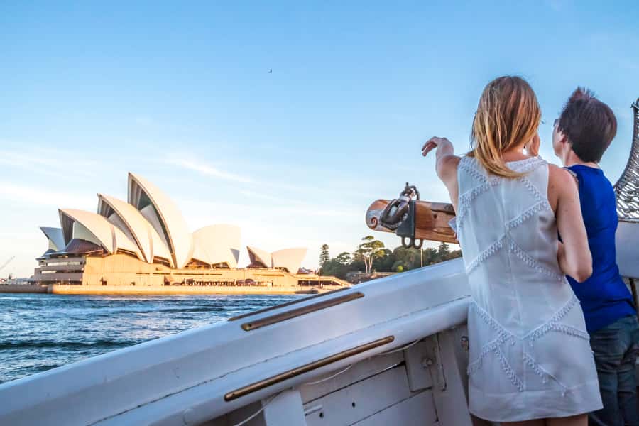 Sydney: Tall Ship Harbour Twilight Dinner Cruise - Campbell’s Cove to the Harbour Sights at Dusk