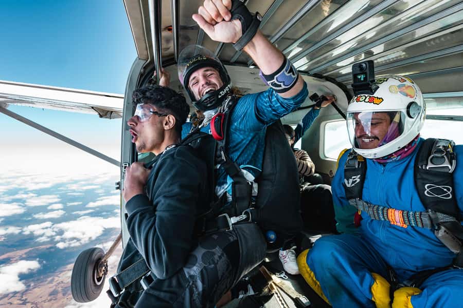 Torquay: Skydive over The Great Ocean Road - opt Melb pickup - The scenic flight over the Great Ocean Road, before you even exit